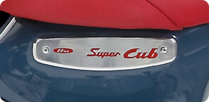 写真：HONDA Super Cub ロゴ