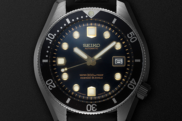 The first diver’s watch made in Japan with water resistance to 300 m (1967). This model adopted a one-piece case construction, integrating the case back with the case, and used a tough Hardlex crystal.
