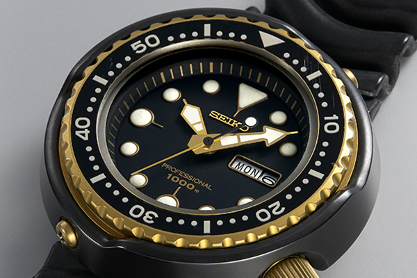 The world’s first diver’s watch to use a ceramic outer case with water resistance to 1,000 m, suitable for saturation diving (1986). Titanium, which offers excellent corrosion resistance, was used for the case.