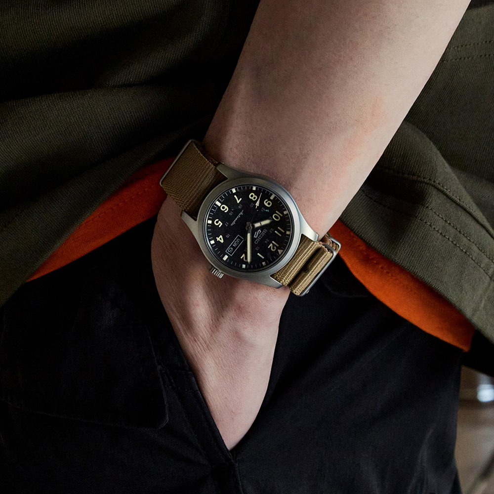 Seiko SRPG35 dial and strap product shot