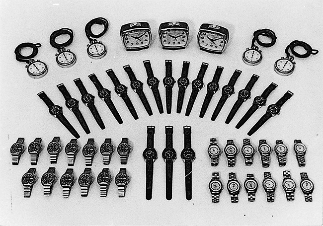 Foto de Vários relógios que foram doados para a Expedição de Pesquisa Antártica Japonesa em 1967