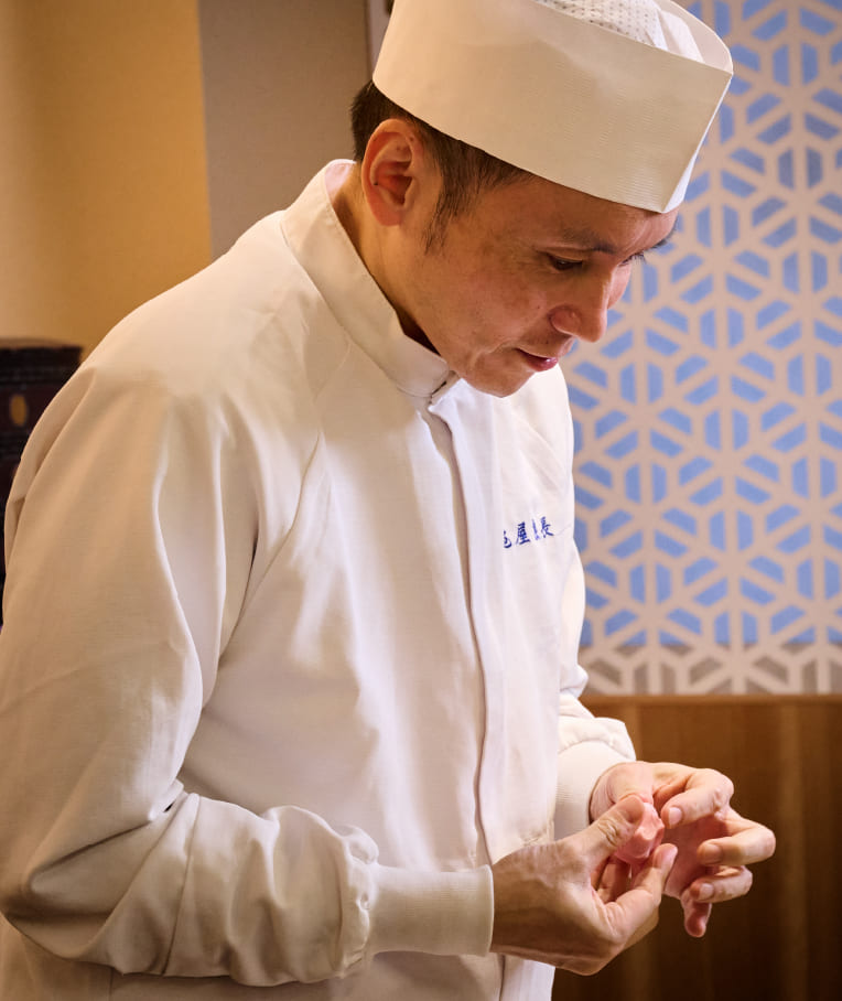 Foto de Yoshikazu Yoshimura, jefe de familia de 8ª generación y director representativo de Kameya Yoshinaga