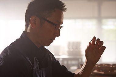 Foto Pengrajin Porselen Arita Hiroyuki Hashiguchi