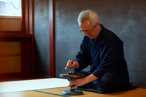 Photo of Lacquer Artist Isshu Tamura