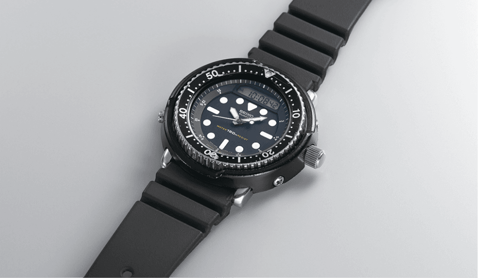 Photo of the world's first hybrid diver's watch