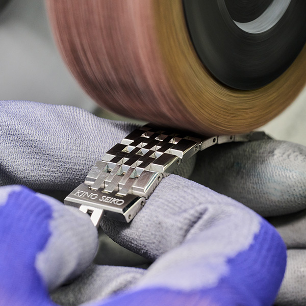 Exterior Finishing( Light Polishing of the Bracelet)