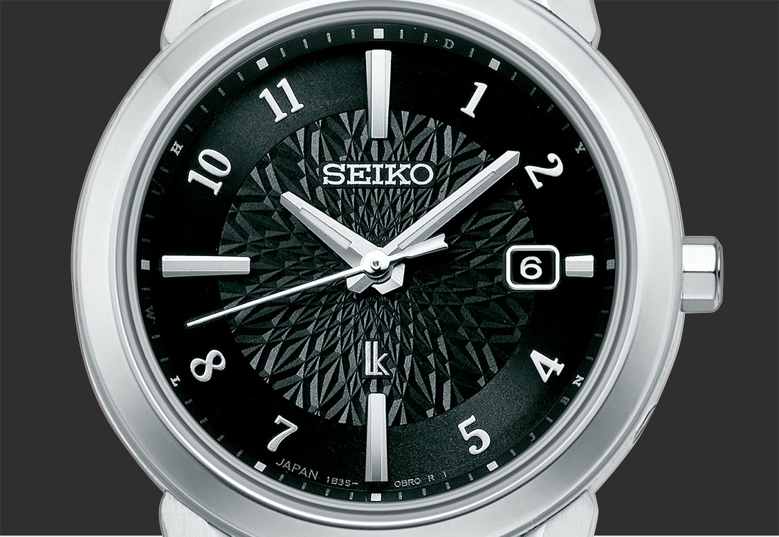 画像:奥行きのあるブラック