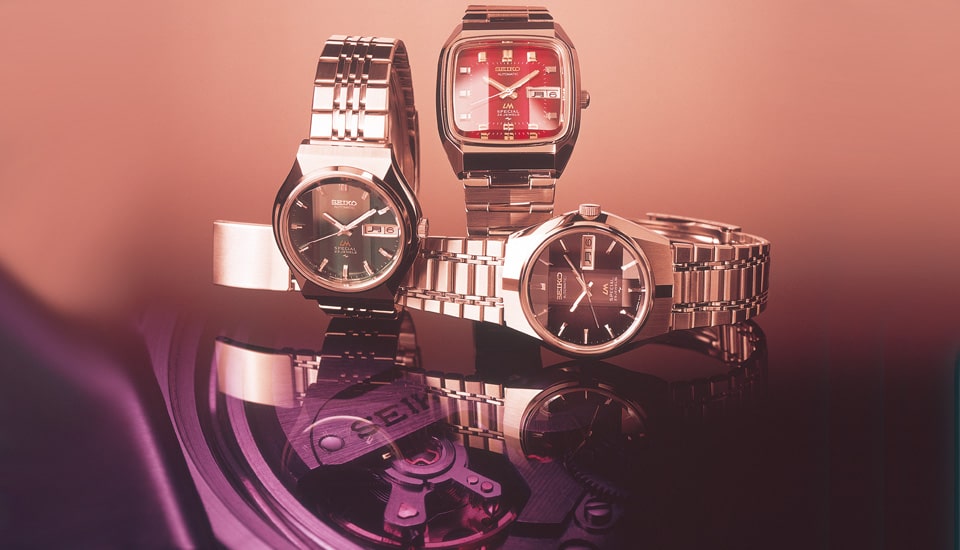 自動巻時計の携帯性を極めるとともに、後の腕時計の標準となる機能を備えた「ロードマチック」を発売。