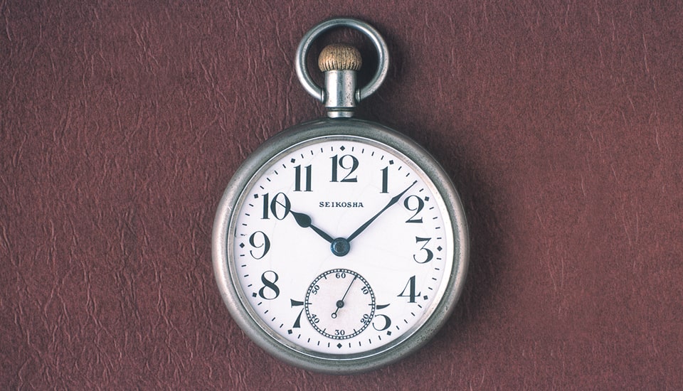 国産時計として高い性能が認められ、鉄道時計に指定された懐中時計「セイコーシャ」を製造。