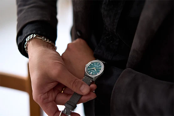 写真：SDKS029 KING SEIKO 着用イメージ