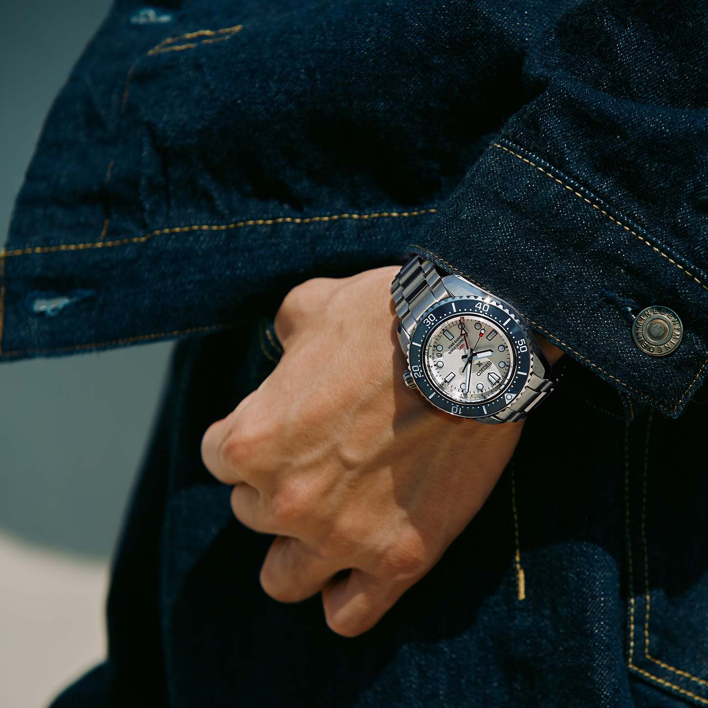 「長く愛されるものを」
-表現者-岩田剛典と
プロスペックスが
交差する挑戦の時間。