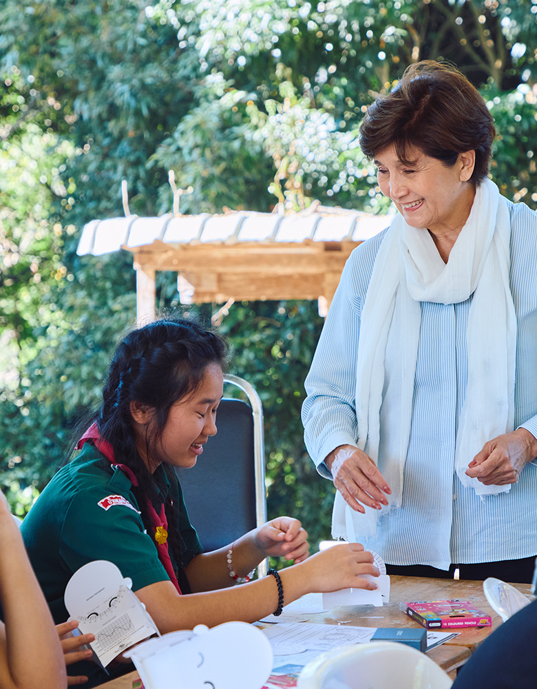Foto de Aprender sobre el tiempo da forma al futuro de los niños: Mari Christine × Escuela de Tiempo y Relojes en Tailandia