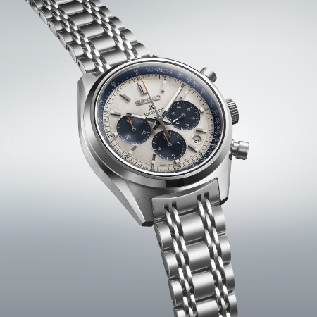 O design Panda do mostrador e a extremidade laranja do ponteiro dos segundos do cronógrafo reflectem o Speedtimer de 1972 que serve de inspiração.