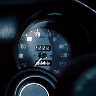 Painel de instrumentos do Datsun 240Z de 1971 com números árabes que inspiram os novos Prospex Speedtimer.