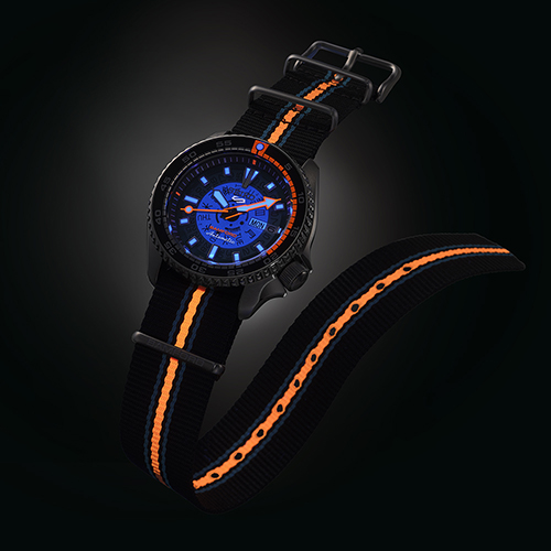 Realces fluorescentes do relógio Seiko 5 Sports SRPL95K1, edição limitada BAMFORD.