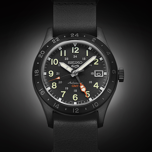 Novo relógio Seiko 5 Sports Field com GMT, versão em aço preto com mostrador preto e bracelete em pele (SSK025).