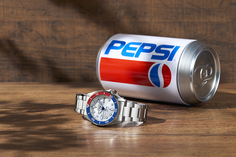 Relógio automático Seiko 5 Sports x Pepsi SRPL99.