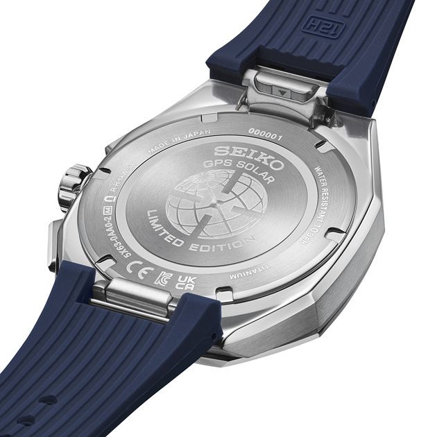 Tampa do relógio Seiko Astron HAB004J1 com sistema de mudança rápida de bracelete integrada.