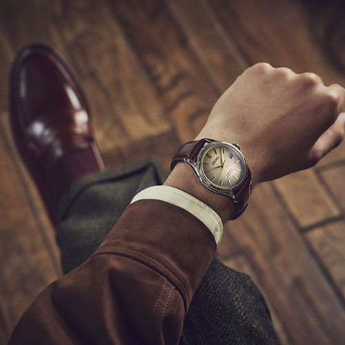 No pulso: relógio automático clássico Seiko Presage Classic SPB529.