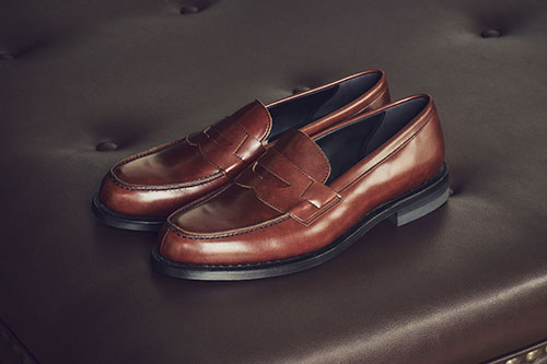 Sapatos loafers / mocassins em pele castanha que inspiram o relógio Seiko Presage Classic SPB529.
