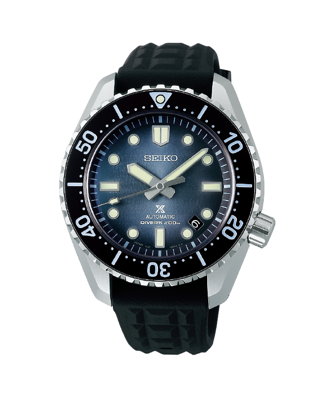 Relógio de mergulho Seiko Prospex SLA055J1 em aço com mostrador em dégradé azul, bisel preto e bracelete em silicone azul, equipado com o Calibre 8L35. Edição Limitada Save the Ocean, Reinterpretação Moderna do Diver's de 1968.
