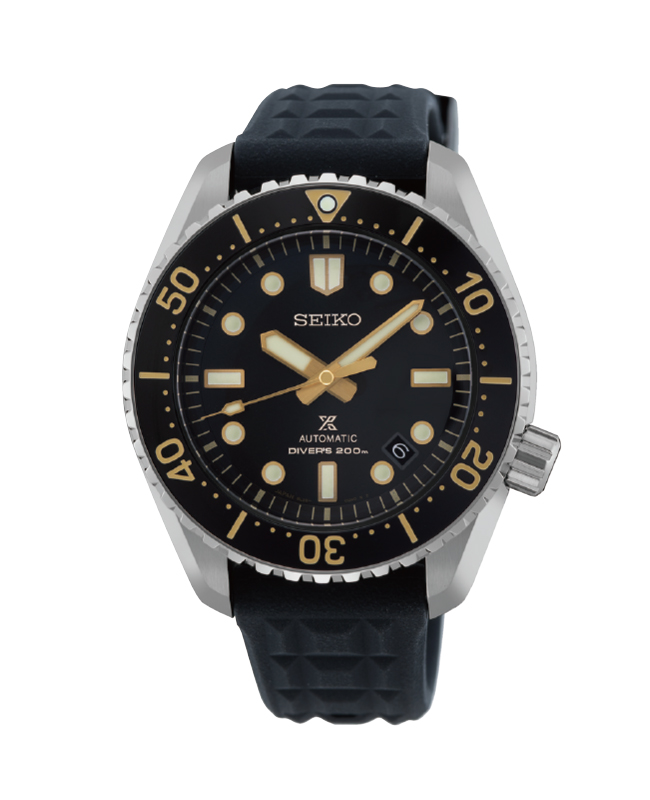 Relógio de mergulho Seiko Prospex SLA057J1 em aço com mostrador e bisel preto com detalhes em dourado, e bracelete em silicone preta, equipado com o Calibre 8L35. Edição Limitada Save the Ocean, Reinterpretação Moderna do Diver's de 1968.
