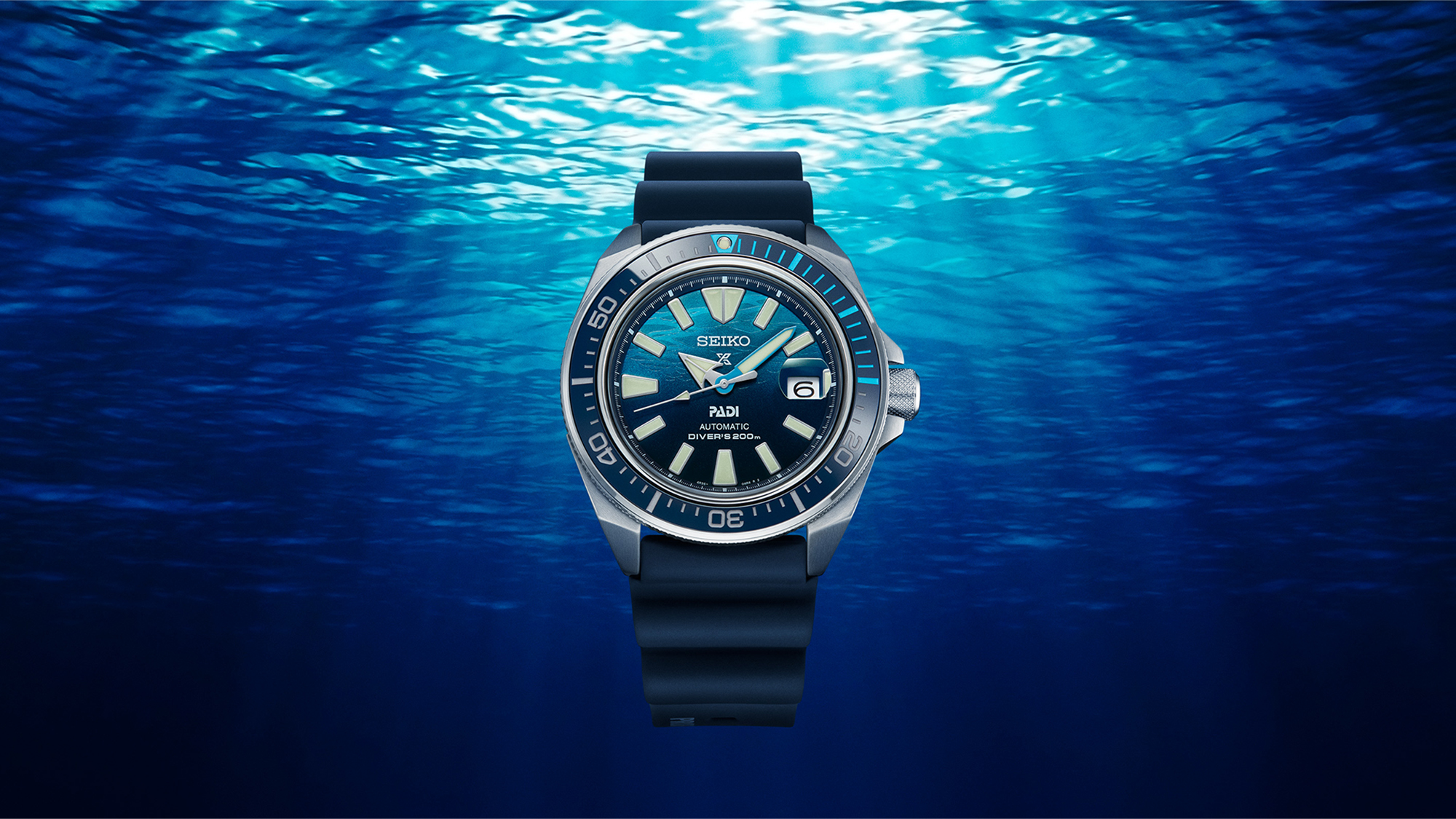 O azul do oceano inspira o mostrador da nova edição especial PADI (SRPJ93K1).