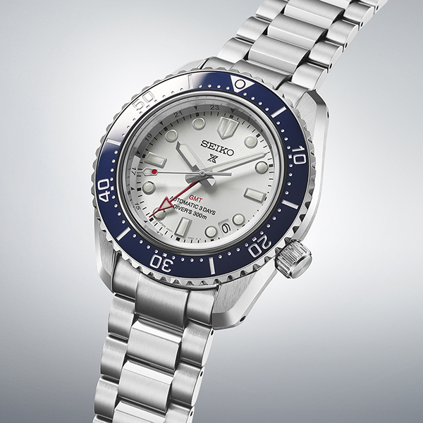Relógio de mergulho com função GMT (exibição de dois fusos horários) equipa o Prospex SPB519J1.