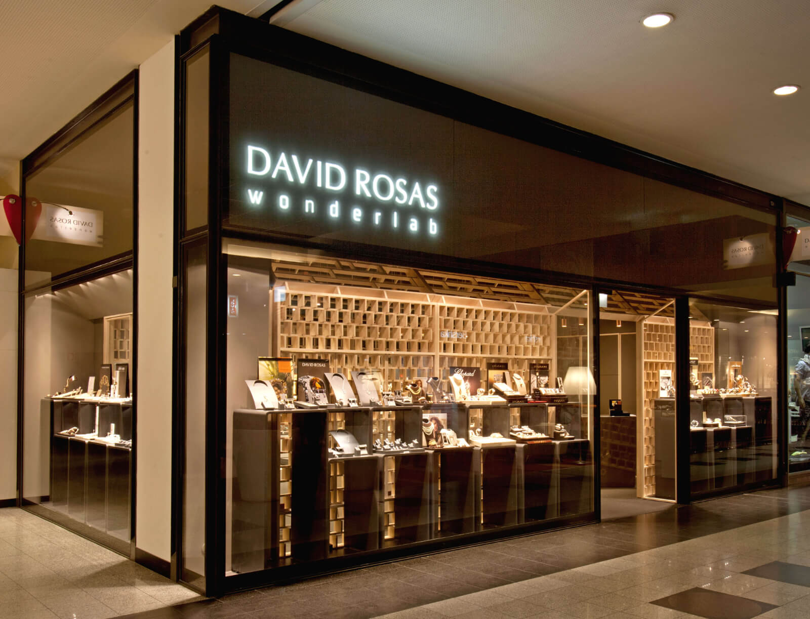 Exterior da loja David Rosas no centro comercial NorteShopping.