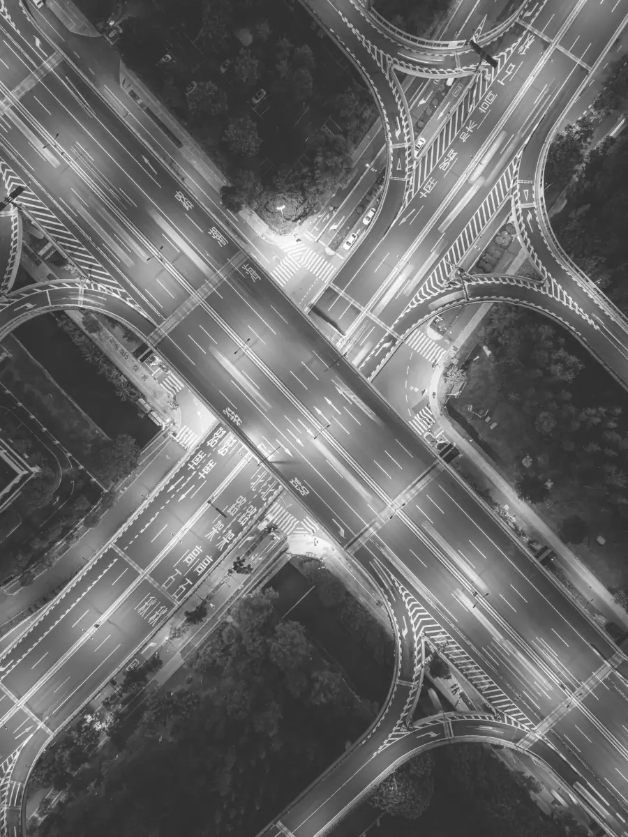 Foto da beleza moderna da auto-estrada urbana