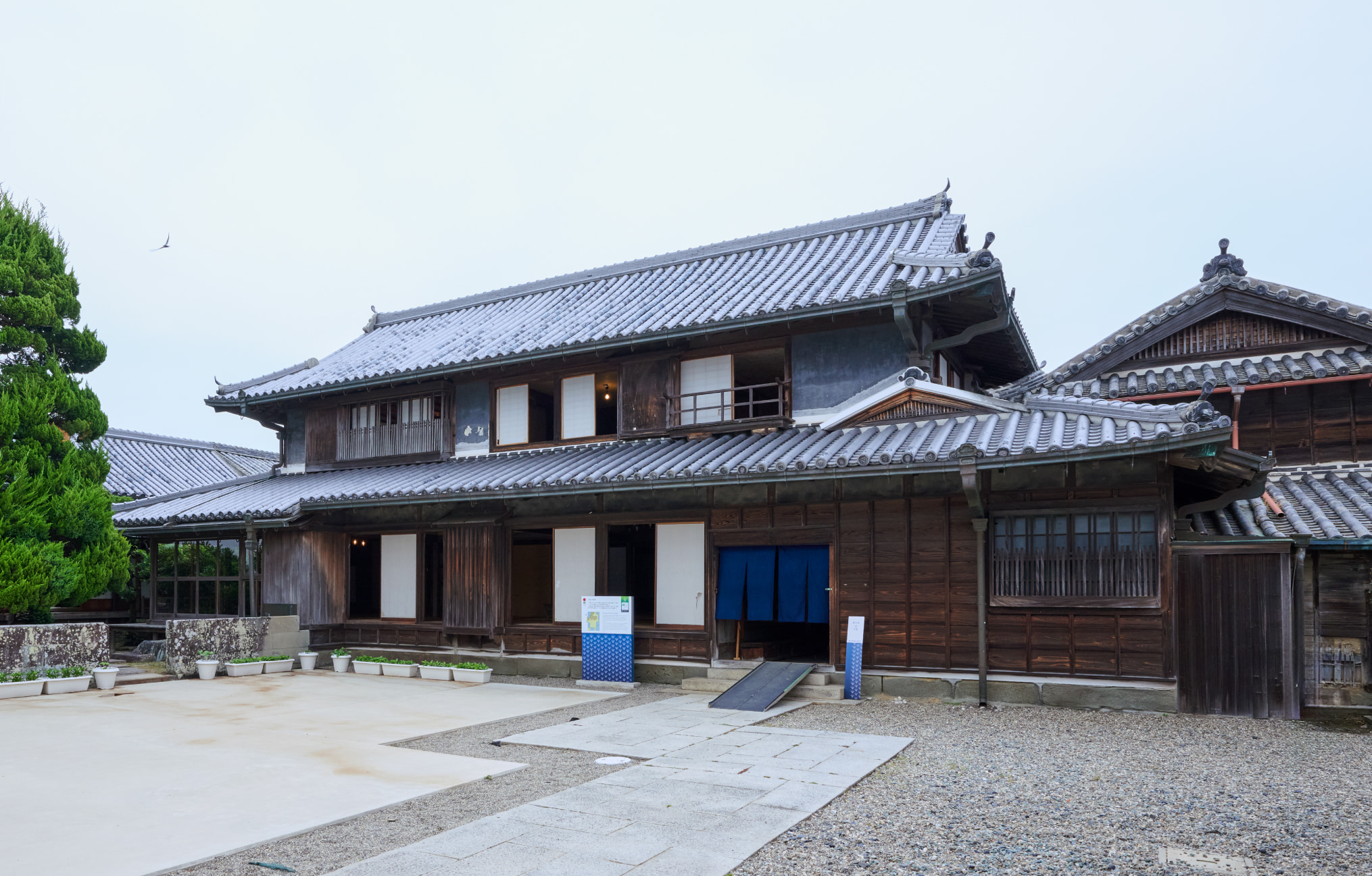 奧村武夫先生照片。博物館透過保存的江戶時代建築呈現藍染歷史