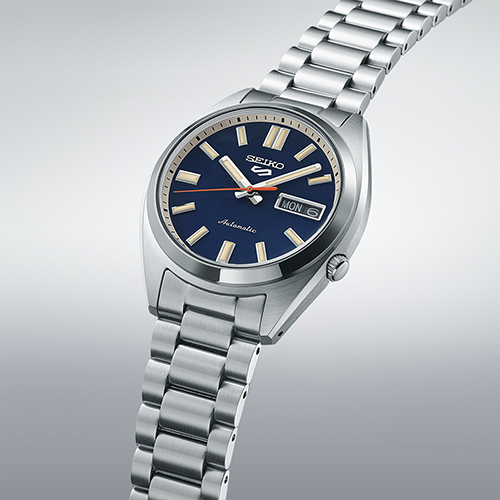 Seiko 5 Sports Marinho — foto oficial Seiko — outro ângulo